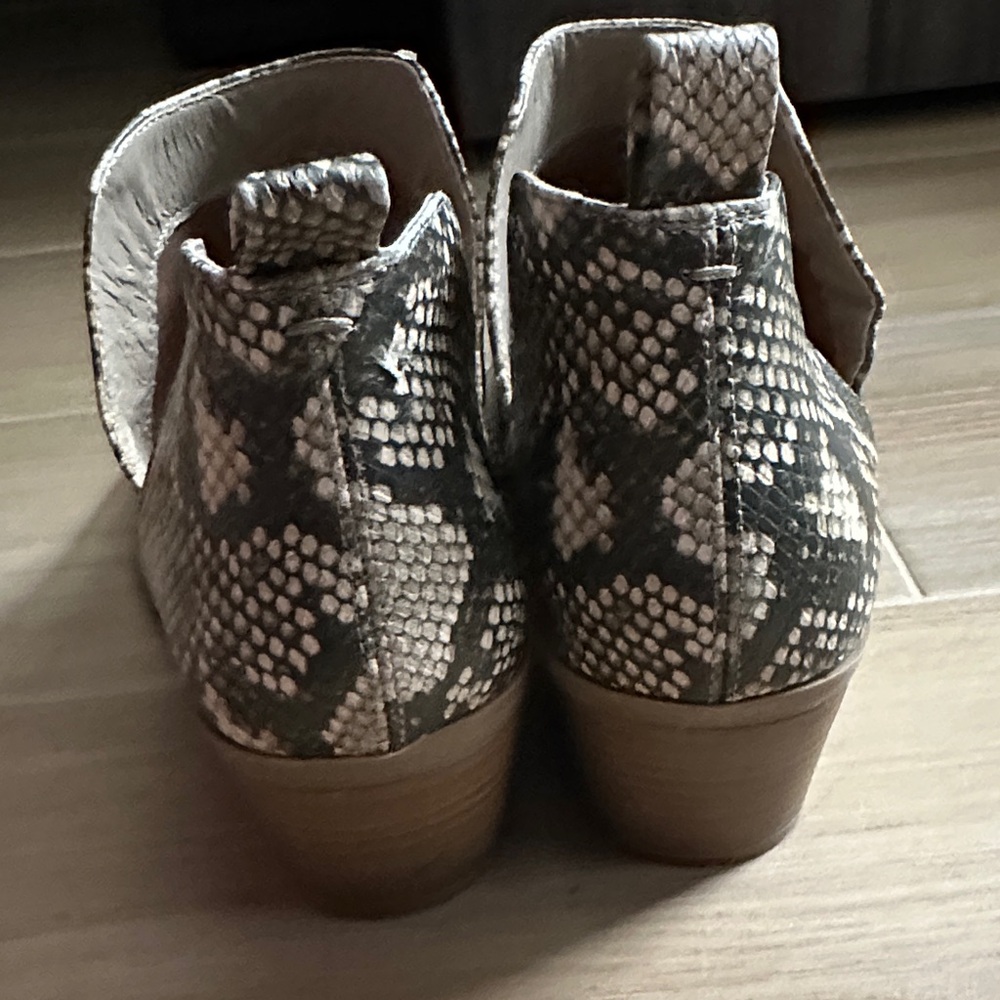 Universal Thread Snakeskin Ankle Booties Size 8 - Picture 3 of 6